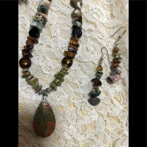 SEMI PRECIOUS STONES NECKLACE AND EARRINGS SET. BEAUTIFUL. HOME MADE, hippy boho